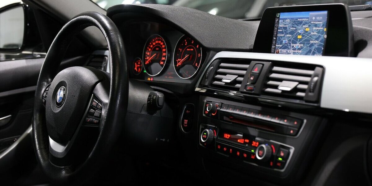 BMW 318d Touring blue PERFORMANCE SPORT / PANORAMA 80.000 km 14.993 &euro; Hamm 59077