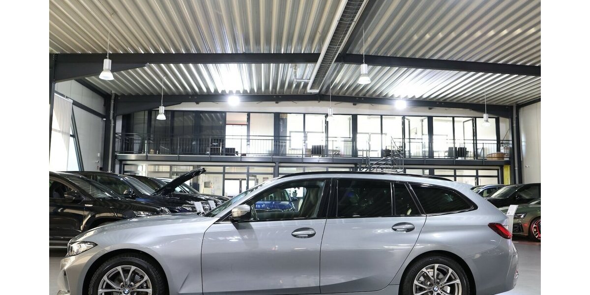 BMW 318d Touring ADVANTAGE CURVED+NAVI, LEDER, LED 67.000 km 29.444 &euro; Hamm 59077