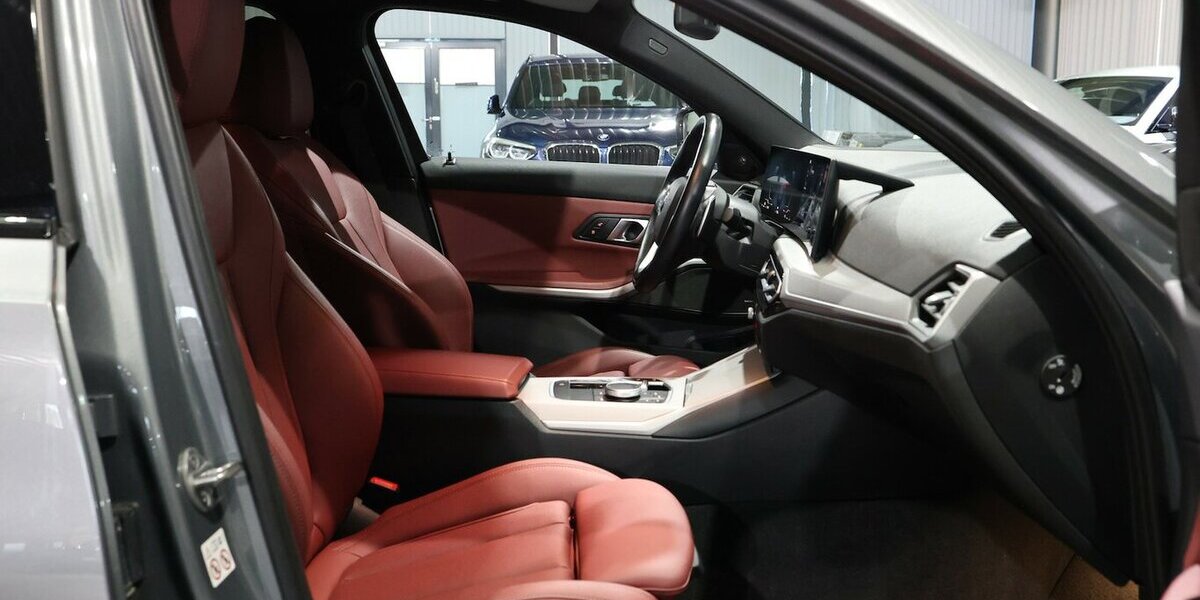 BMW 318d Touring SPORT GREY & RED LEDER,CURVED+HUD 73.000 km 28.993 &euro; Hamm 59077