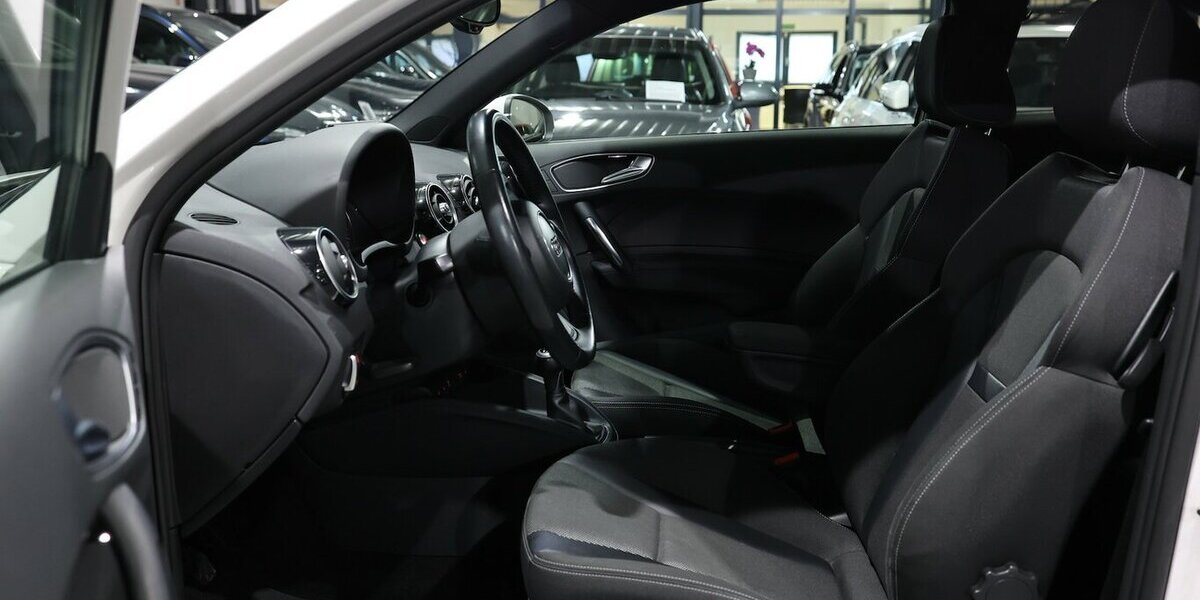 Audi A1 1.6 TDI SPORT WHITE / XENON, NAVI-MMI, LEDER 111.000 km 11.881 &euro; Hamm 59077