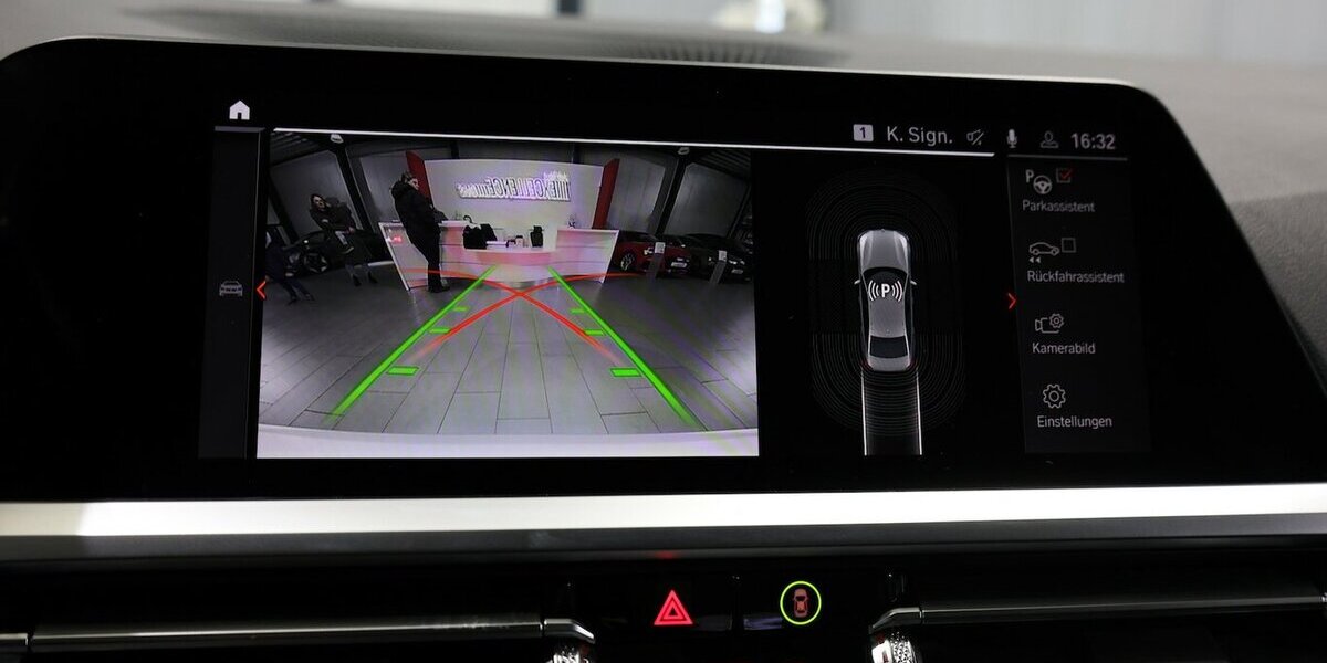 BMW 318d SPORT-LINE / LEDER, LIVE-COCKPIT-PRO, LED 107.000 km 26.993 &euro; Hamm 59077