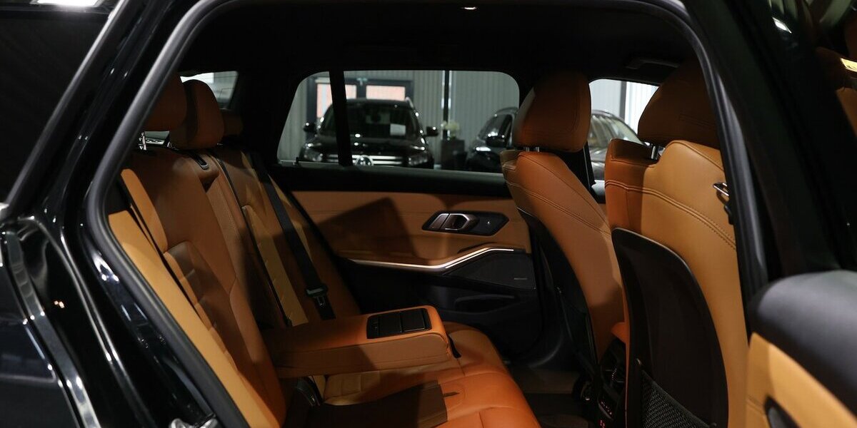 BMW 330d Touring xDrive M-SPORT BLACK & BROWN / LED 135.000 km 28.883 &euro; Hamm 59077