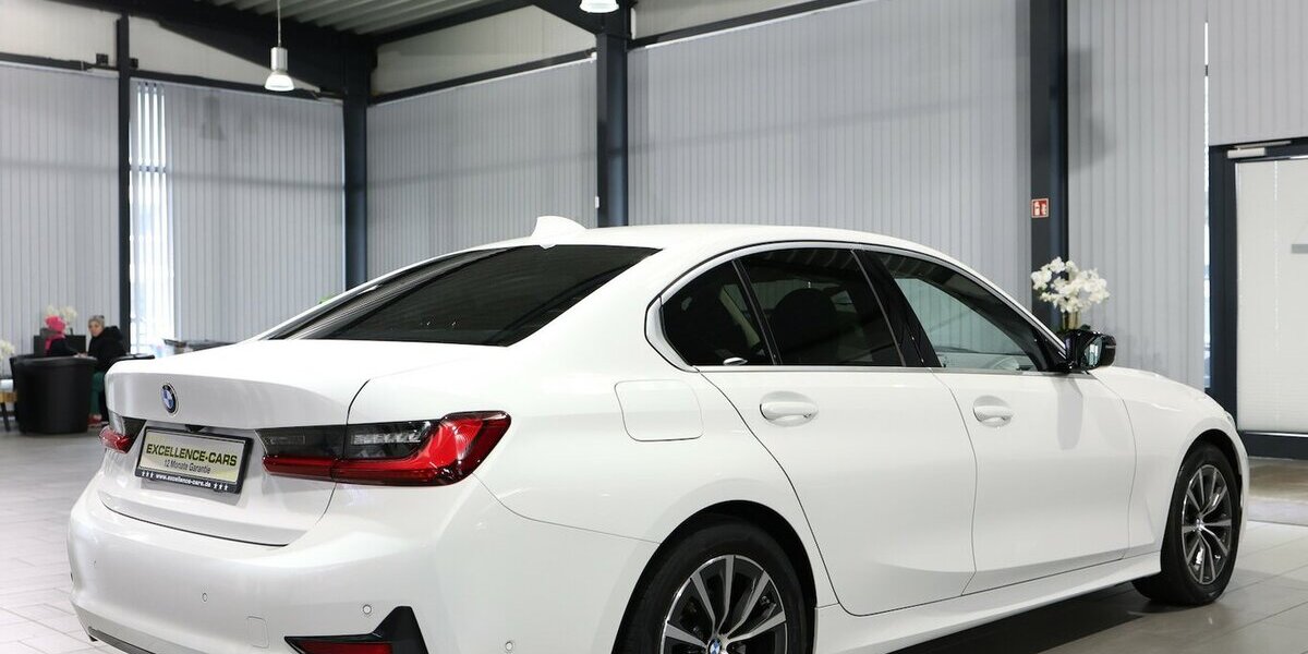 BMW 318d SPORT-LINE / LEDER, LIVE-COCKPIT-PRO, LED 107.000 km 26.993 &euro; Hamm 59077