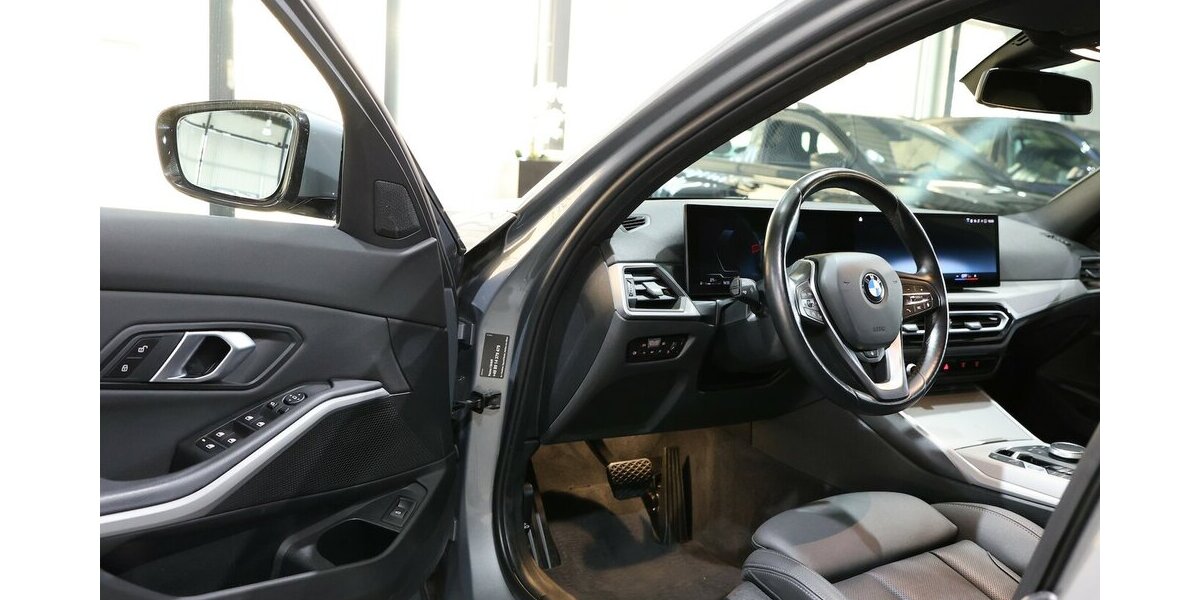 BMW 318d Touring ADVANTAGE CURVED+NAVI, LEDER, LED 67.000 km 29.444 &euro; Hamm 59077