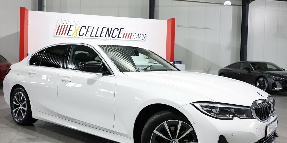 BMW 318d SPORT-LINE / LEDER, LIVE-COCKPIT-PRO, LED 107.000 km 26.993 &euro; Hamm 59077