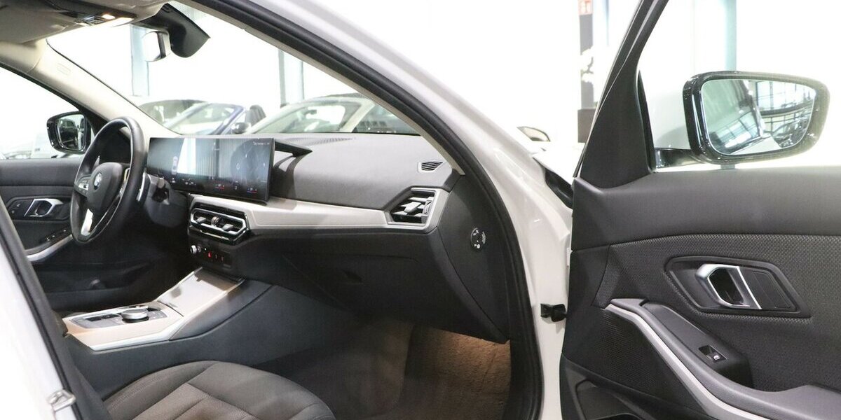 BMW 320d LIMOUSINE xDrive BUSINESS / CURVED / LED 68.000 km 29.333 &euro; Hamm 59077