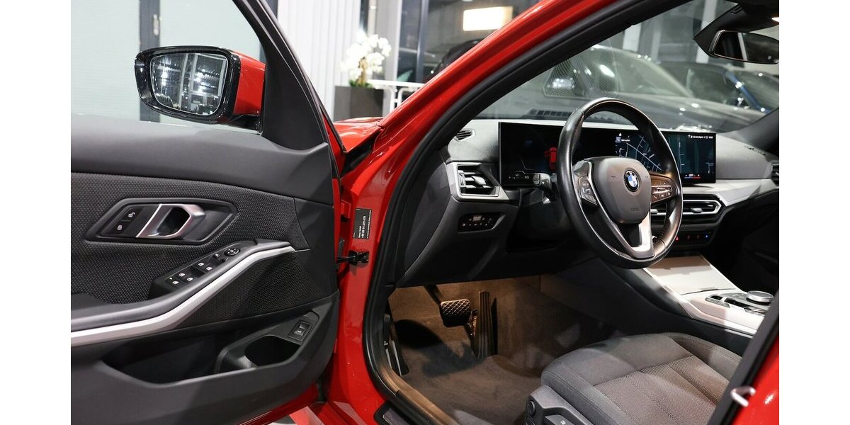 BMW 318d Touring SHADOW SPORT MELBOURNEROT-METALLIC 73.000 km 25.333 &euro; Hamm 59077