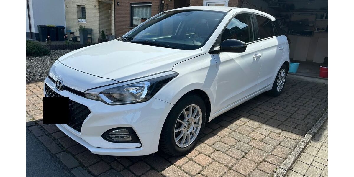 Hyundai i20 98.000 km 10.000 &euro; Waltrop 45731