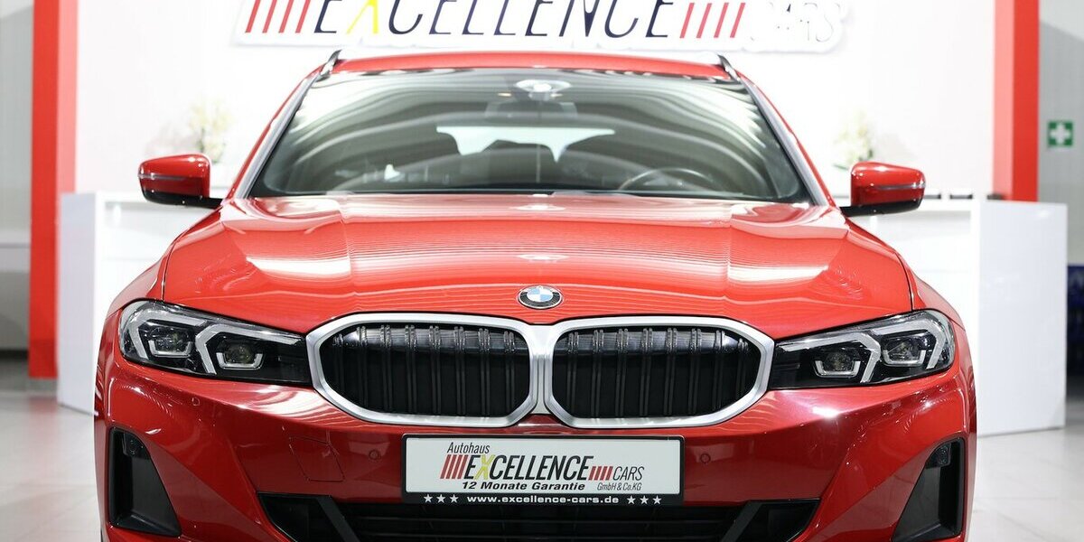 BMW 318d Touring SHADOW SPORT MELBOURNEROT-METALLIC 73.000 km 25.333 &euro; Hamm 59077