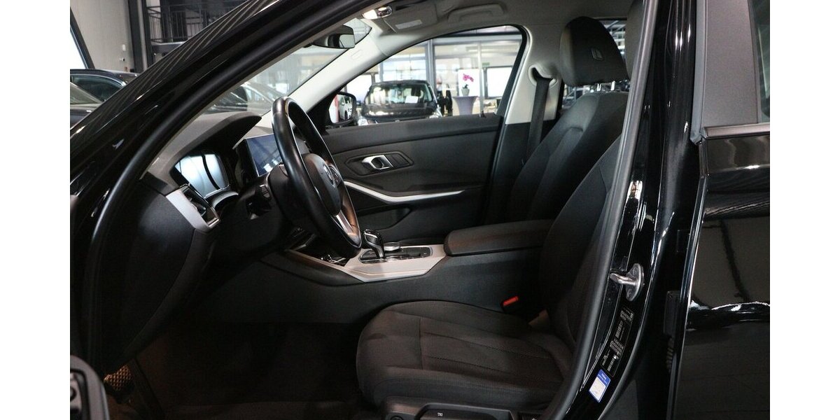 BMW 330d Touring ADVANTAGE / LED / LIVE+NAVI+ 149.000 km 22.444 &euro; Hamm 59077