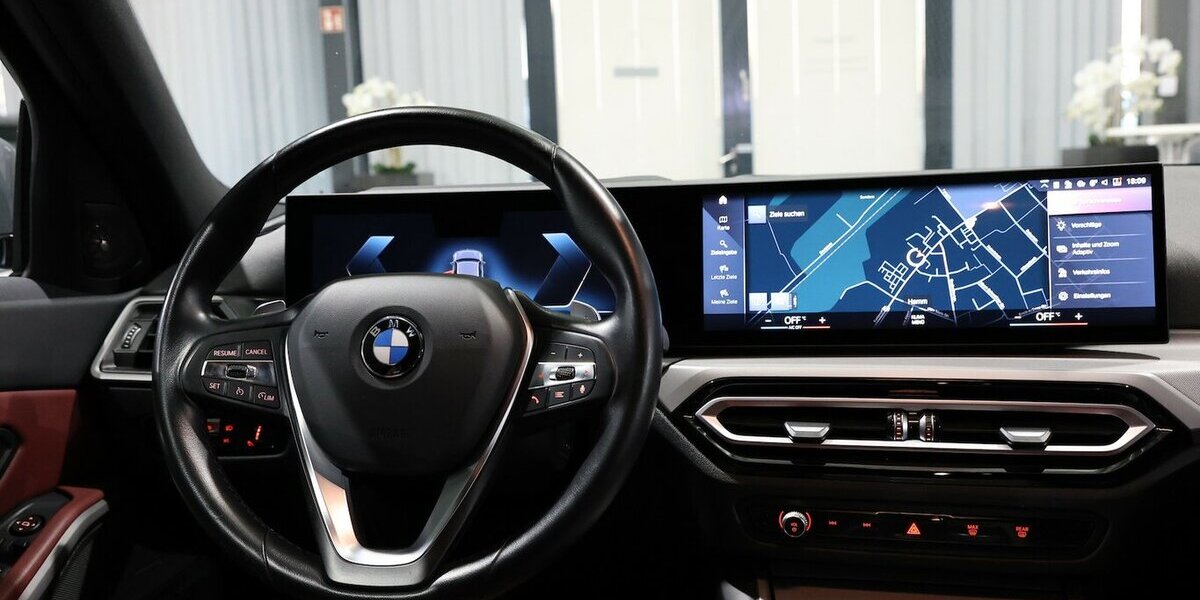 BMW 318d Touring SPORT GREY & RED LEDER,CURVED+HUD 73.000 km 28.993 &euro; Hamm 59077