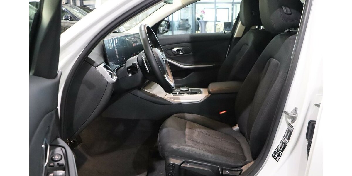 BMW 320d LIMOUSINE xDrive BUSINESS / CURVED / LED 68.000 km 29.333 &euro; Hamm 59077