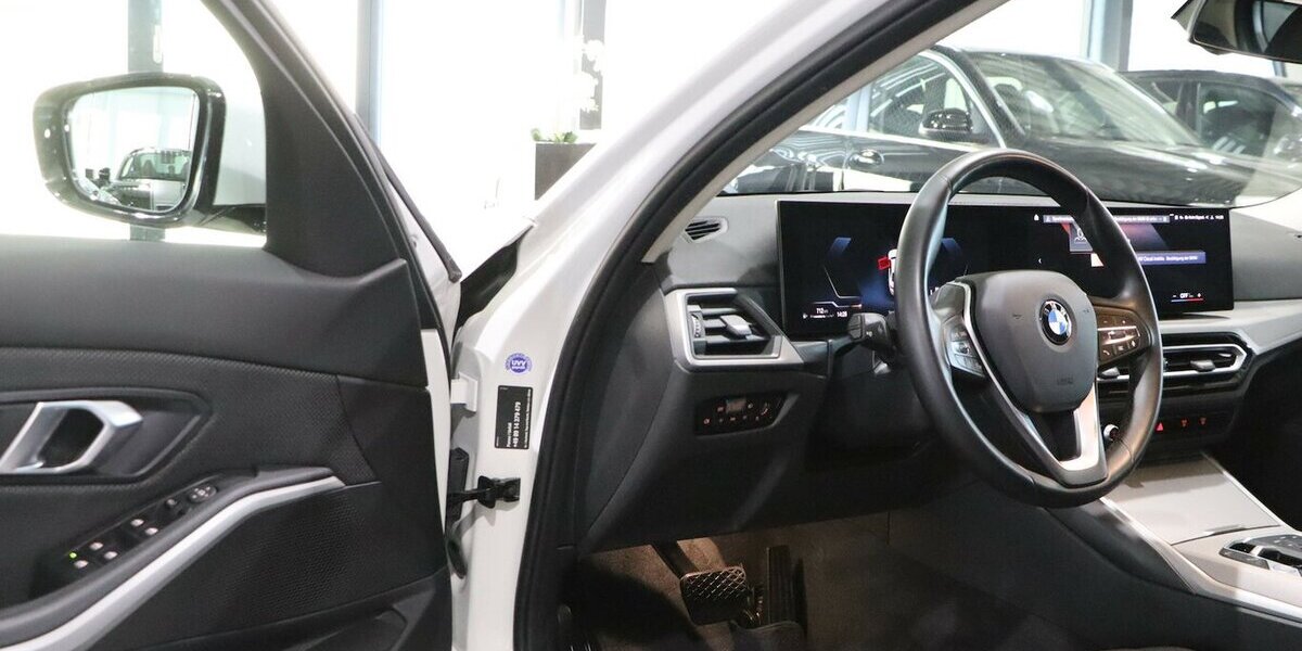 BMW 320d LIMOUSINE xDrive BUSINESS / CURVED / LED 68.000 km 29.333 &euro; Hamm 59077