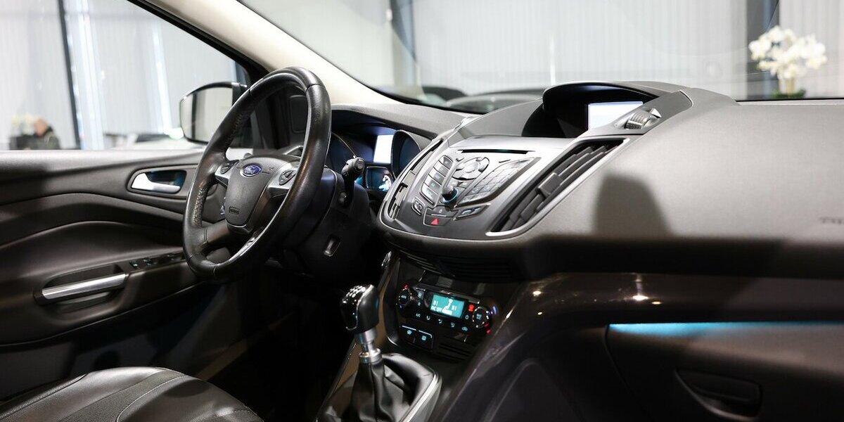 Ford Kuga 2.0 TDCI 4x4 TITANIUM / LEDER / NAVI+ 90.000 km 12.111 &euro; Hamm 59077