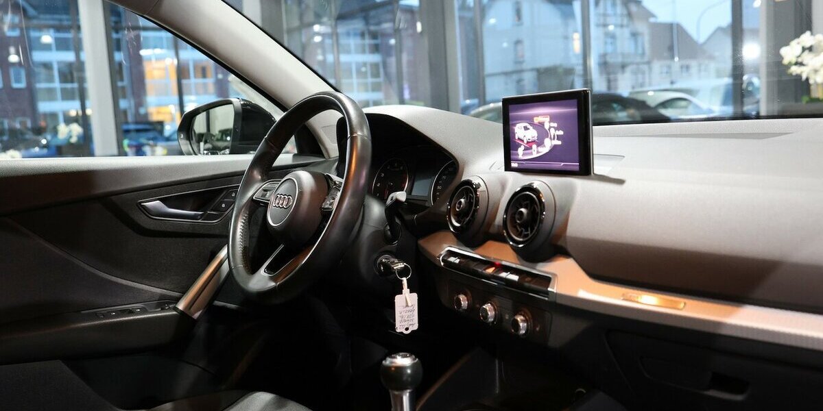 Audi Q2 1.4 TFSI SPORT / 1.HAND / ABN.AHK / PDC / SHZ 138.000 km 13.555 &euro; Hamm 59077