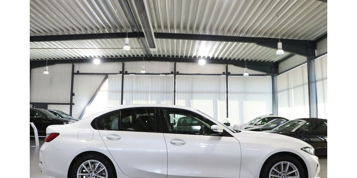 BMW 320d LIMOUSINE xDrive BUSINESS / CURVED / LED 68.000 km 29.333 &euro; Hamm 59077