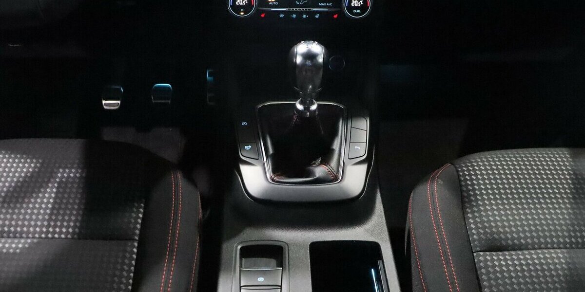 Ford Kuga 2.0 ECOBLUE STYLE ST-LINE SPORT BLACK / LED 125.000 km 16.888 &euro; Hamm 59077