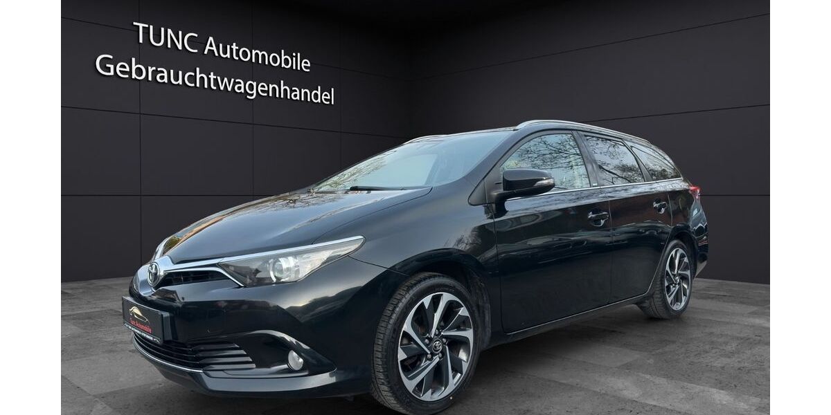 Toyota Auris 184.582 km 8.290 &euro; Ahlen 59227