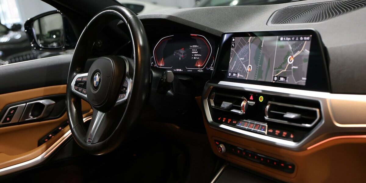 BMW 330d Touring xDrive M-SPORT BLACK & BROWN / LED 135.000 km 28.883 &euro; Hamm 59077