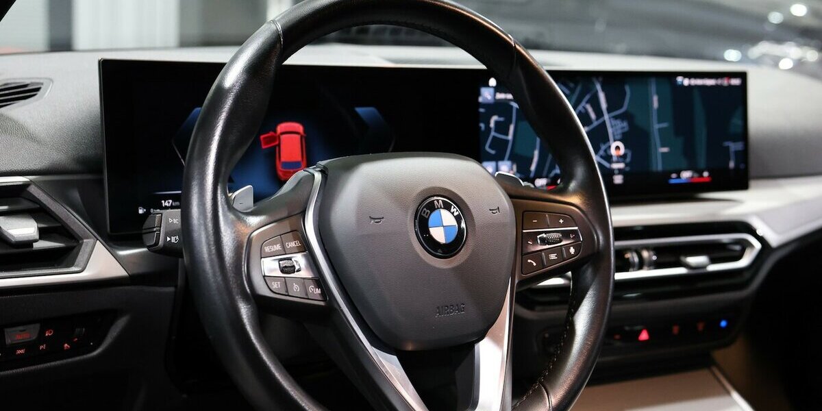 BMW 318d Touring SHADOW SPORT MELBOURNEROT-METALLIC 73.000 km 25.333 &euro; Hamm 59077