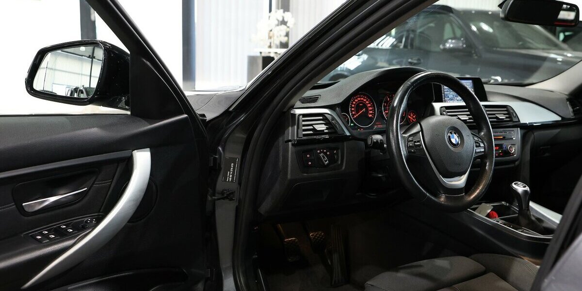 BMW 318d Touring blue PERFORMANCE SPORT / PANORAMA 80.000 km 14.993 &euro; Hamm 59077