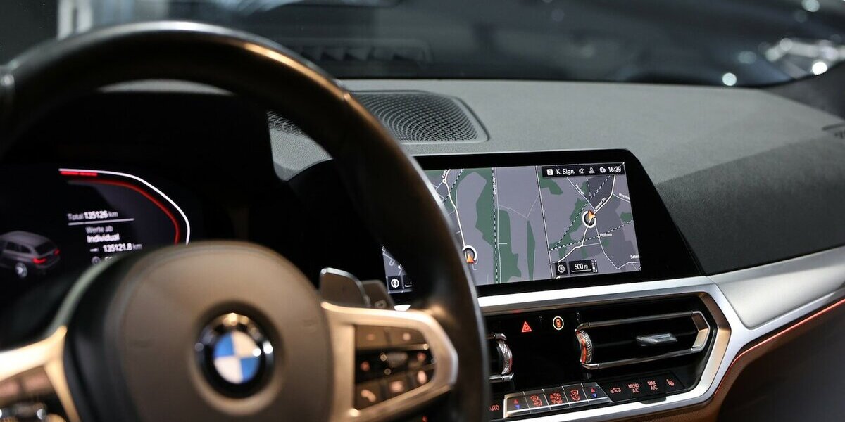 BMW 330d Touring xDrive M-SPORT BLACK & BROWN / LED 135.000 km 28.883 &euro; Hamm 59077