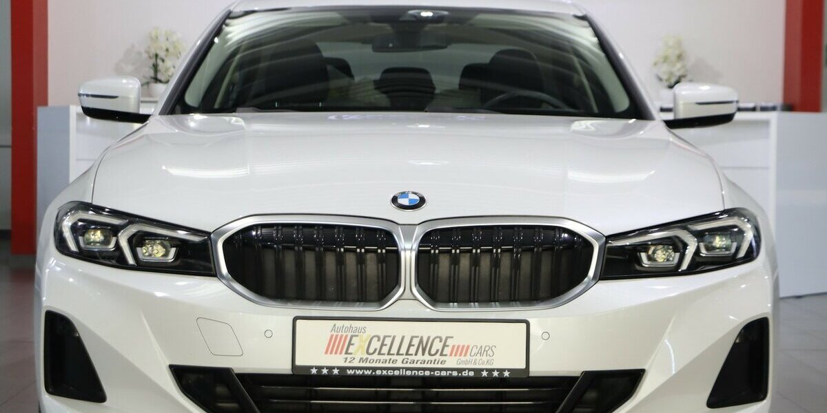 BMW 320d LIMOUSINE xDrive BUSINESS / CURVED / LED 68.000 km 29.333 &euro; Hamm 59077