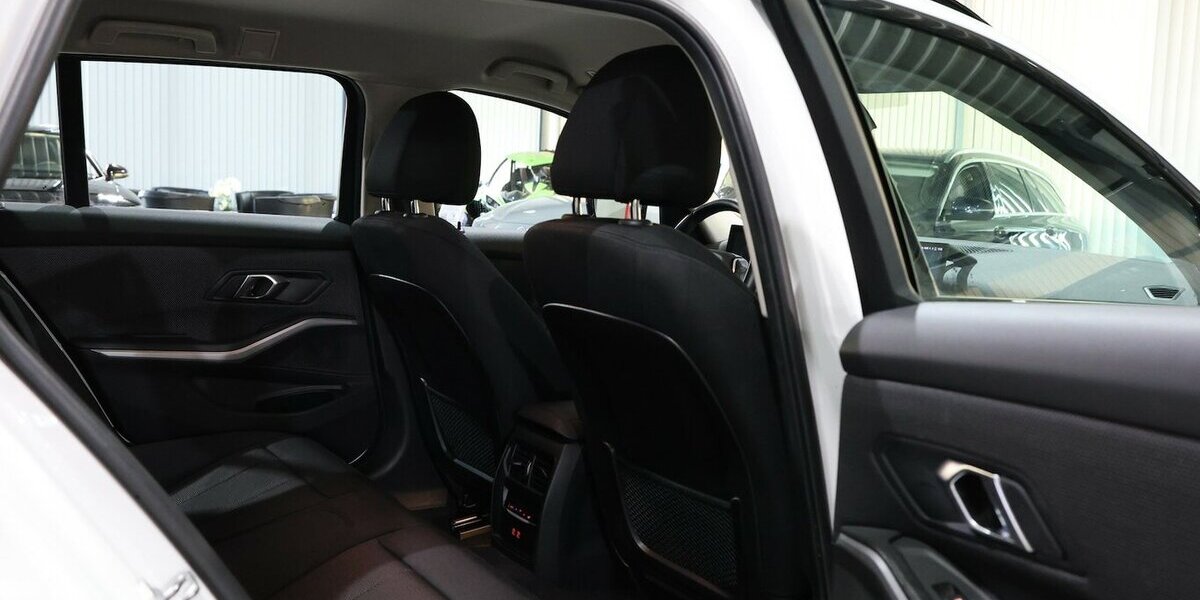 BMW 318d Touring SPORT SHADOW CURVED+NAV+KAMERA,LED 105.000 km 23.883 &euro; Hamm 59077