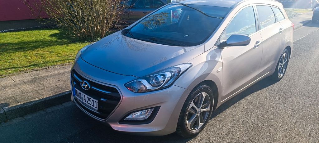 Hyundai i30 280.000 km 4.400 &euro; Hamm 59077