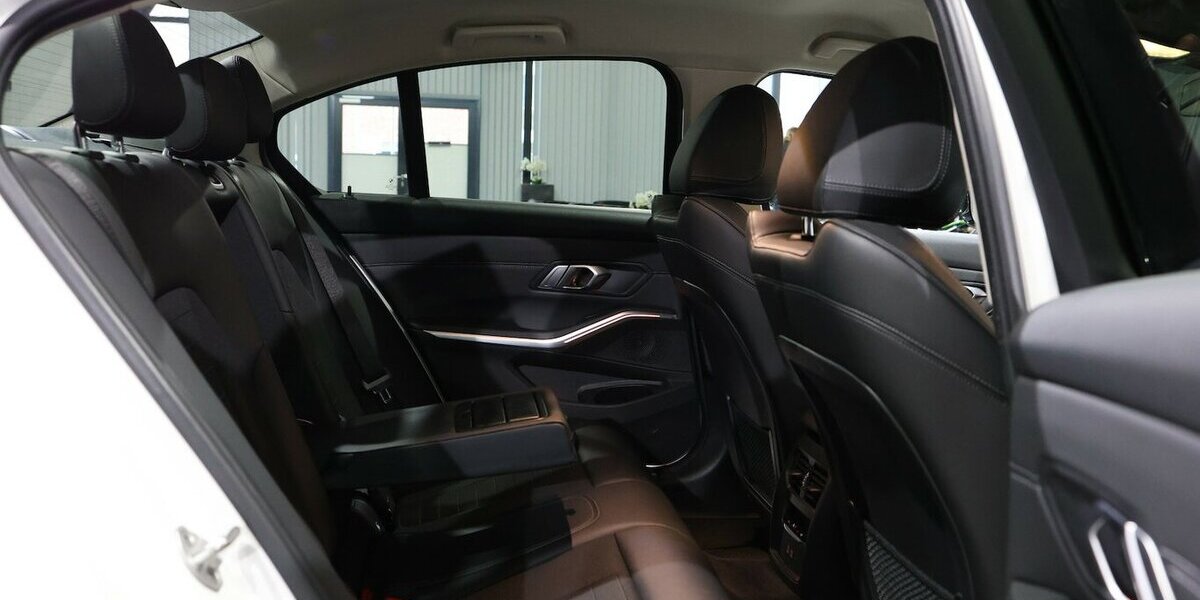 BMW 318d SPORT-LINE / LEDER, LIVE-COCKPIT-PRO, LED 107.000 km 26.993 &euro; Hamm 59077