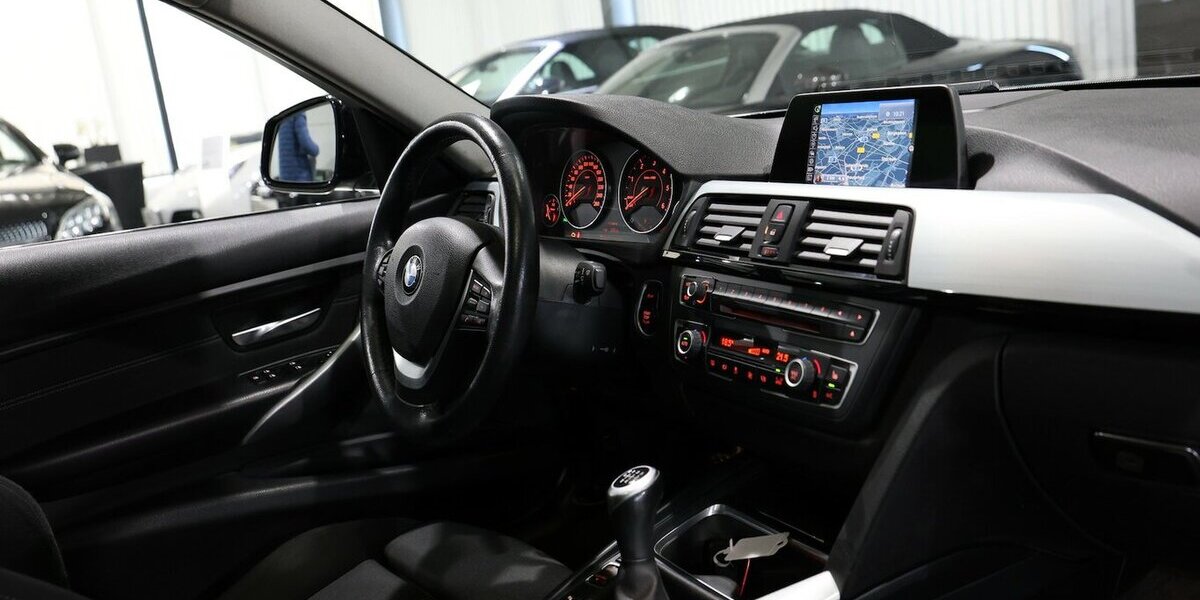 BMW 318d Touring blue PERFORMANCE SPORT / PANORAMA 80.000 km 14.993 &euro; Hamm 59077