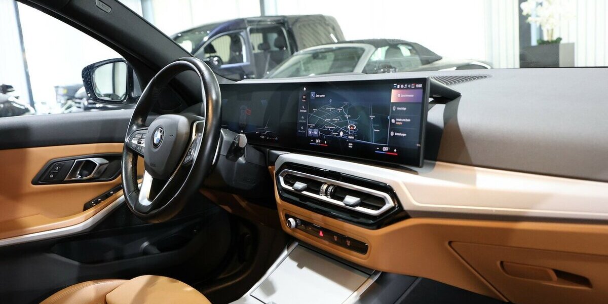 BMW 318d Touring SPORT SHADOW GREY&BROWN / PANORAMA 116.000 km 25.555 &euro; Hamm 59077