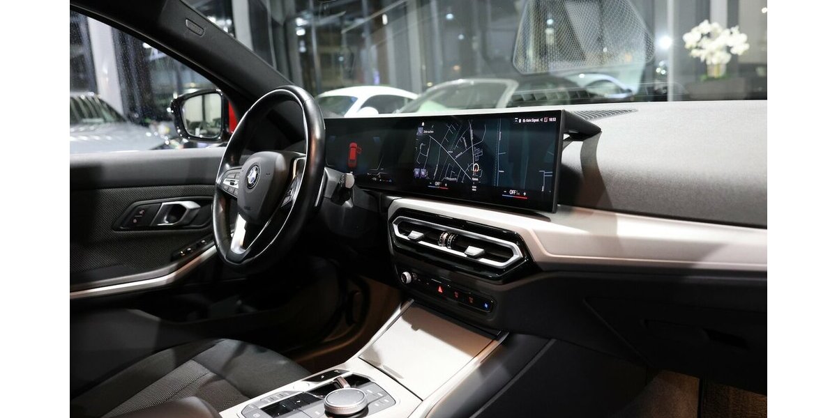 BMW 318d Touring SHADOW SPORT MELBOURNEROT-METALLIC 73.000 km 25.333 &euro; Hamm 59077