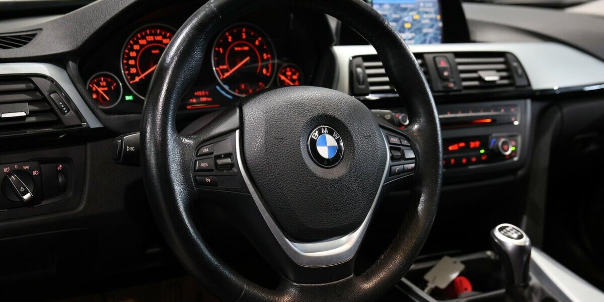 BMW 318d Touring blue PERFORMANCE SPORT / PANORAMA 80.000 km 14.993 &euro; Hamm 59077