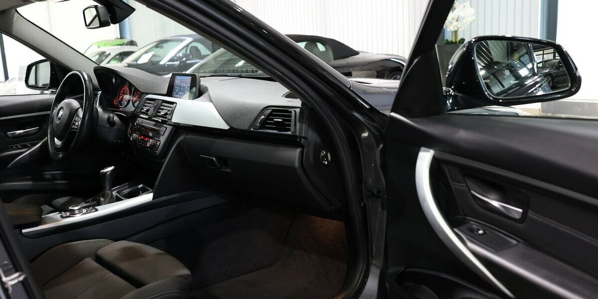 BMW 318d Touring blue PERFORMANCE SPORT / PANORAMA 80.000 km 14.993 &euro; Hamm 59077