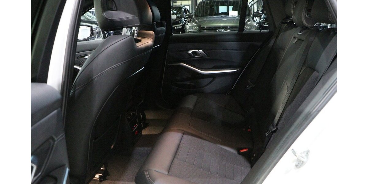 BMW 318d Touring SHADOW LEDER CURVED LED 3-ZONEN 40.000 km 30.444 &euro; Hamm 59077