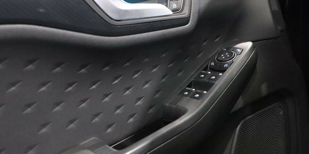 Ford Kuga 2.0 ECOBLUE STYLE ST-LINE SPORT BLACK / LED 125.000 km 16.888 &euro; Hamm 59077