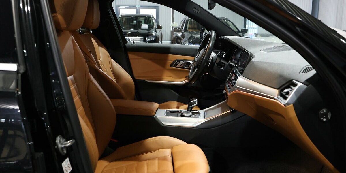 BMW 330d Touring xDrive M-SPORT BLACK & BROWN / LED 135.000 km 28.883 &euro; Hamm 59077