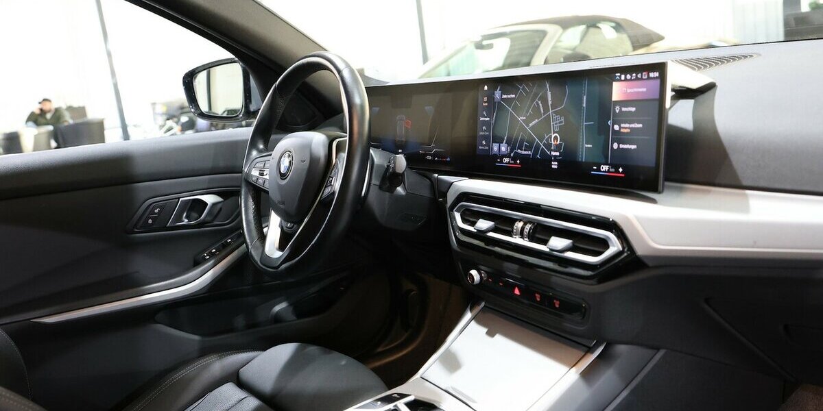 BMW 318d Touring ADVANTAGE CURVED+NAVI, LEDER, LED 67.000 km 29.444 &euro; Hamm 59077