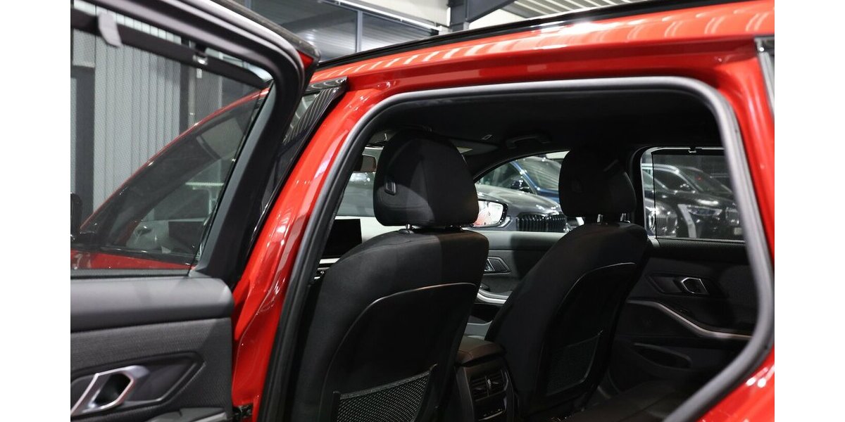 BMW 318d Touring SHADOW SPORT MELBOURNEROT-METALLIC 73.000 km 25.333 &euro; Hamm 59077