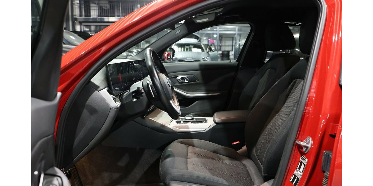 BMW 318d Touring SHADOW SPORT MELBOURNEROT-METALLIC 73.000 km 25.333 &euro; Hamm 59077