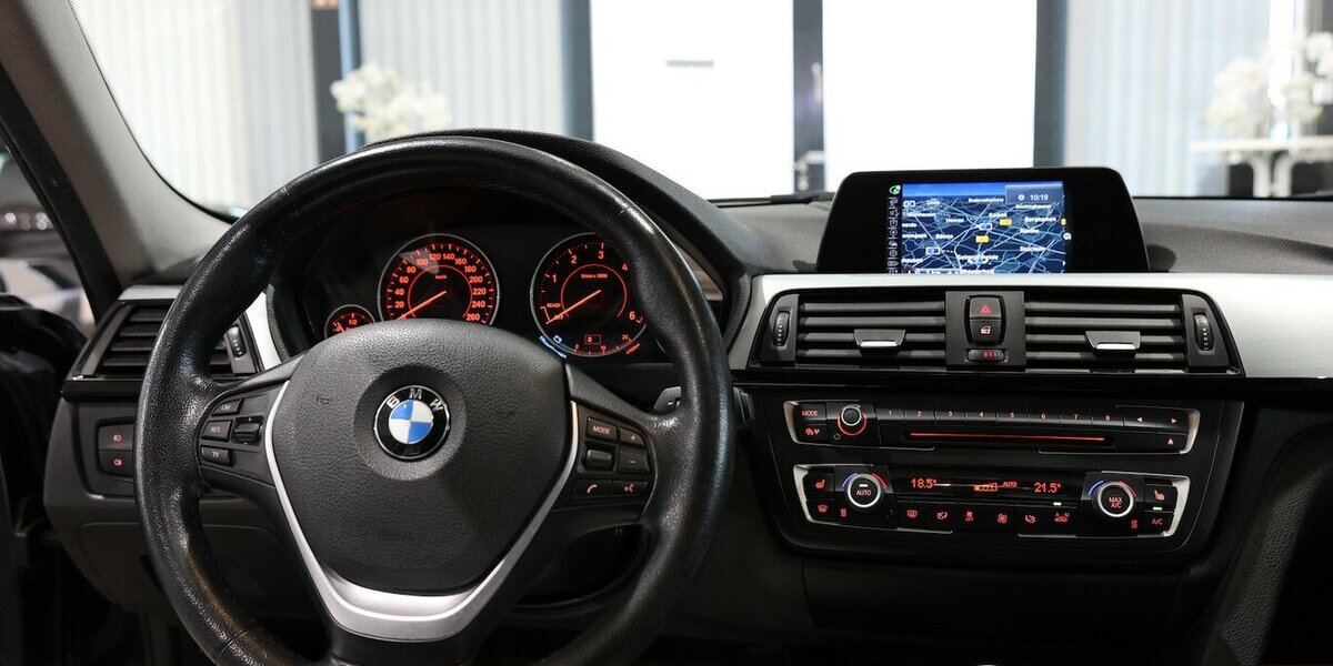BMW 318d Touring blue PERFORMANCE SPORT / PANORAMA 80.000 km 14.993 &euro; Hamm 59077