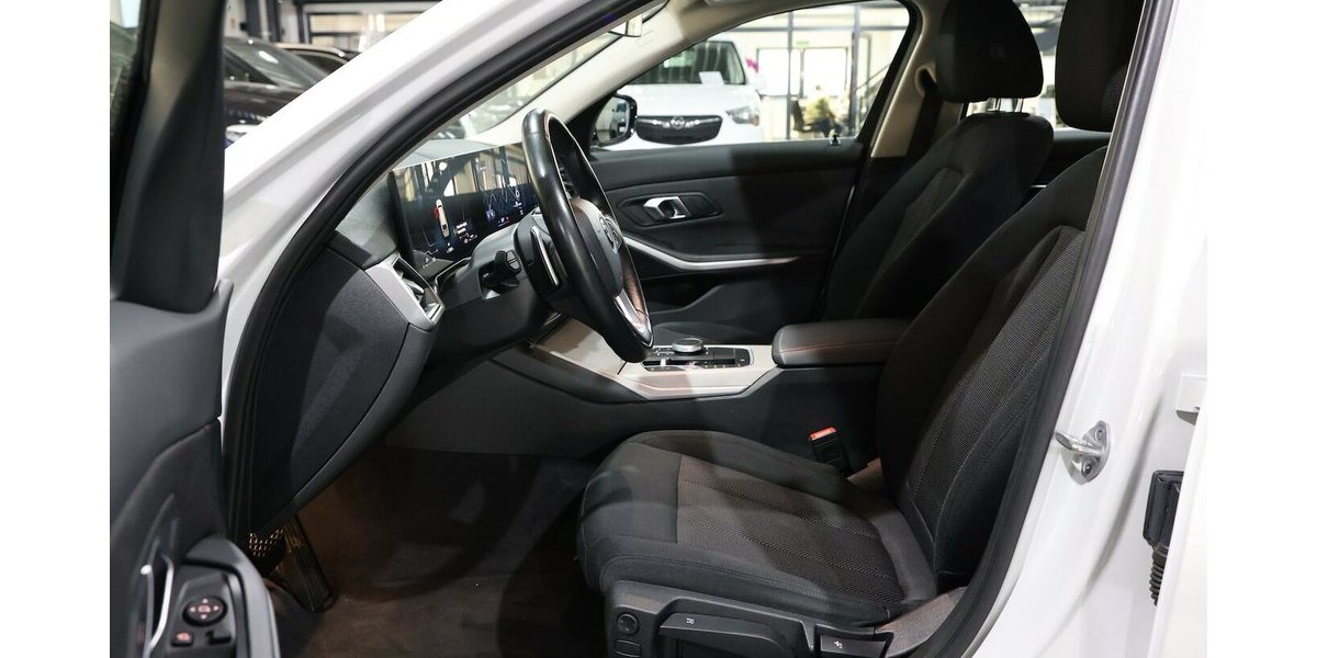 BMW 318d Touring SPORT SHADOW CURVED+NAV+KAMERA,LED 105.000 km 23.883 &euro; Hamm 59077