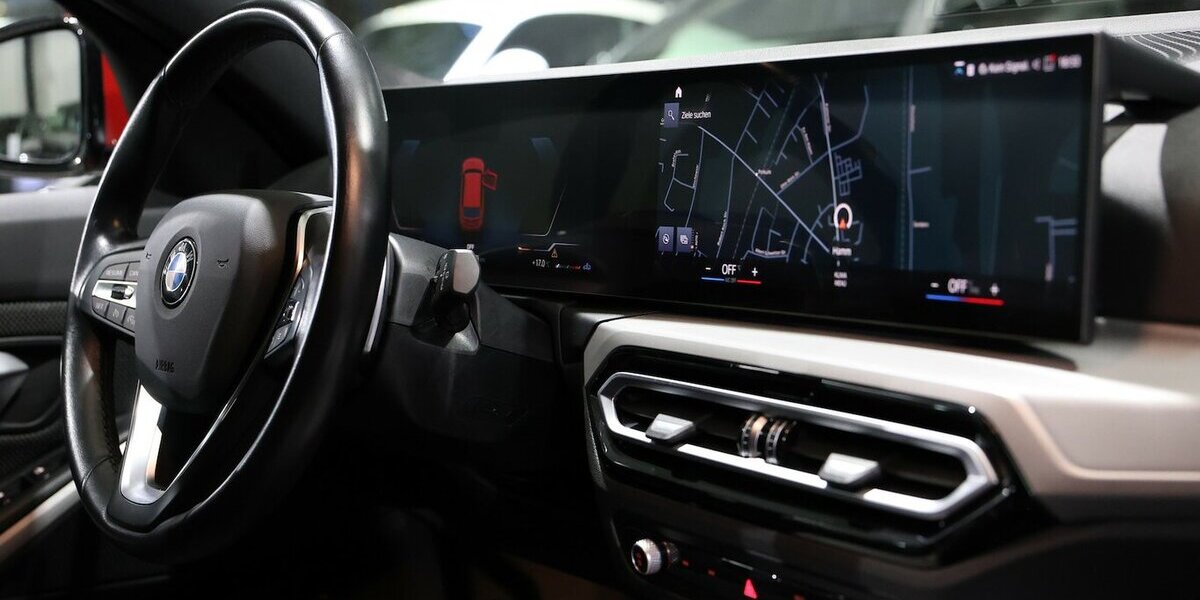 BMW 318d Touring SHADOW SPORT MELBOURNEROT-METALLIC 73.000 km 25.333 &euro; Hamm 59077