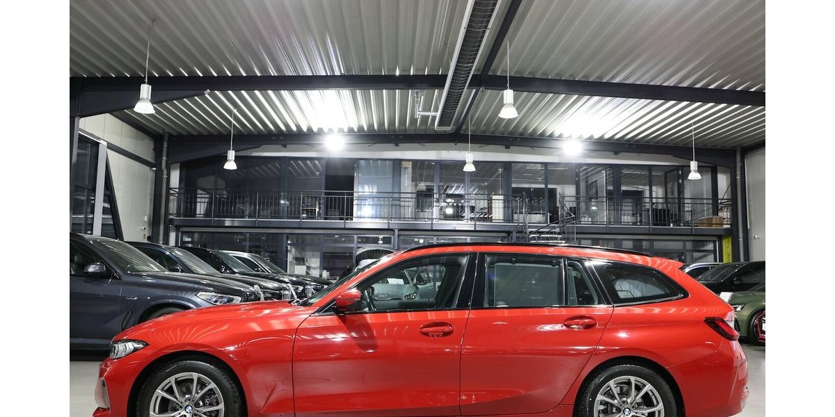 BMW 318d Touring SHADOW SPORT MELBOURNEROT-METALLIC 73.000 km 25.333 &euro; Hamm 59077