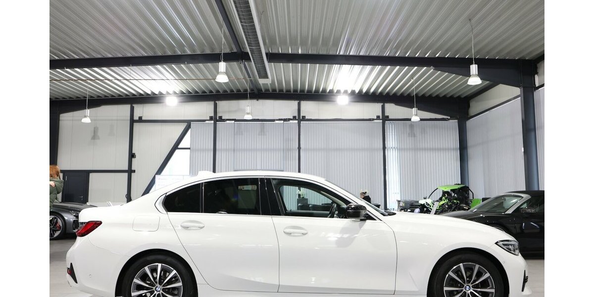 BMW 318d SPORT-LINE / LEDER, LIVE-COCKPIT-PRO, LED 107.000 km 26.993 &euro; Hamm 59077