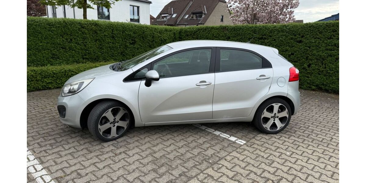 Kia Rio 148.000 km 4.700 &euro; Ahlen 59227