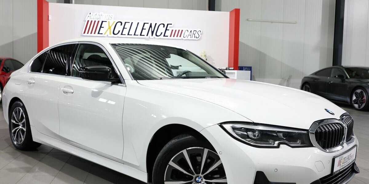 BMW 318d SPORT-LINE / LEDER, LIVE-COCKPIT-PRO, LED 107.000 km 26.993 &euro; Hamm 59077