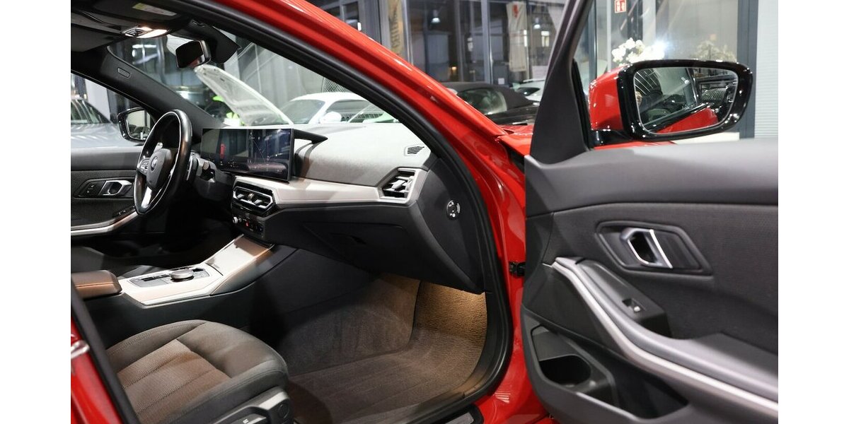 BMW 318d Touring SHADOW SPORT MELBOURNEROT-METALLIC 73.000 km 25.333 &euro; Hamm 59077