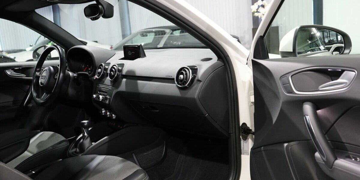 Audi A1 1.6 TDI SPORT WHITE / XENON, NAVI-MMI, LEDER 111.000 km 11.881 &euro; Hamm 59077